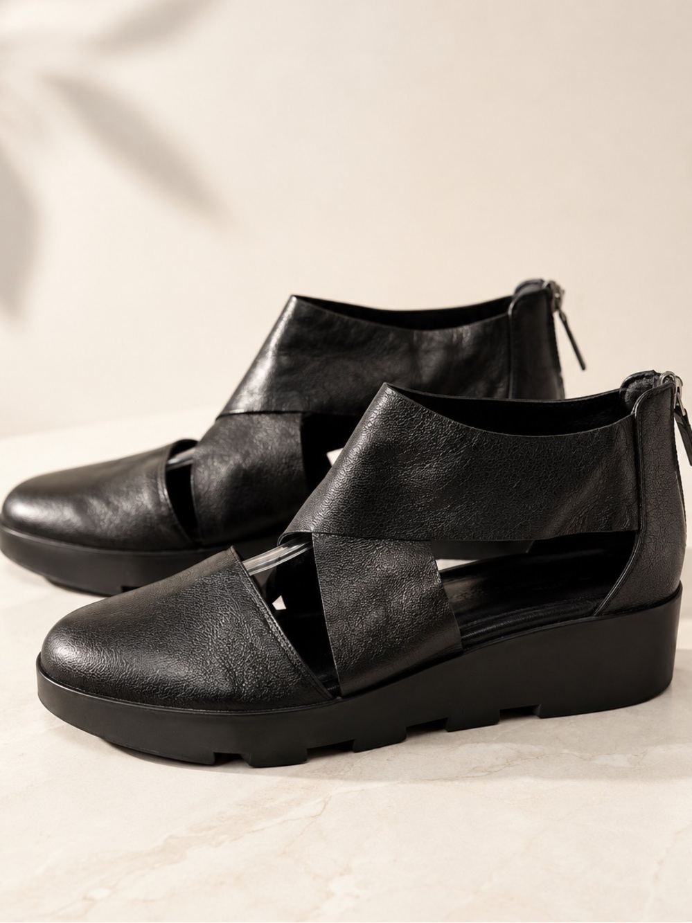Eileen Fisher Black Leather Platform Sandals Zip Back Women’s Size 8 Comfort